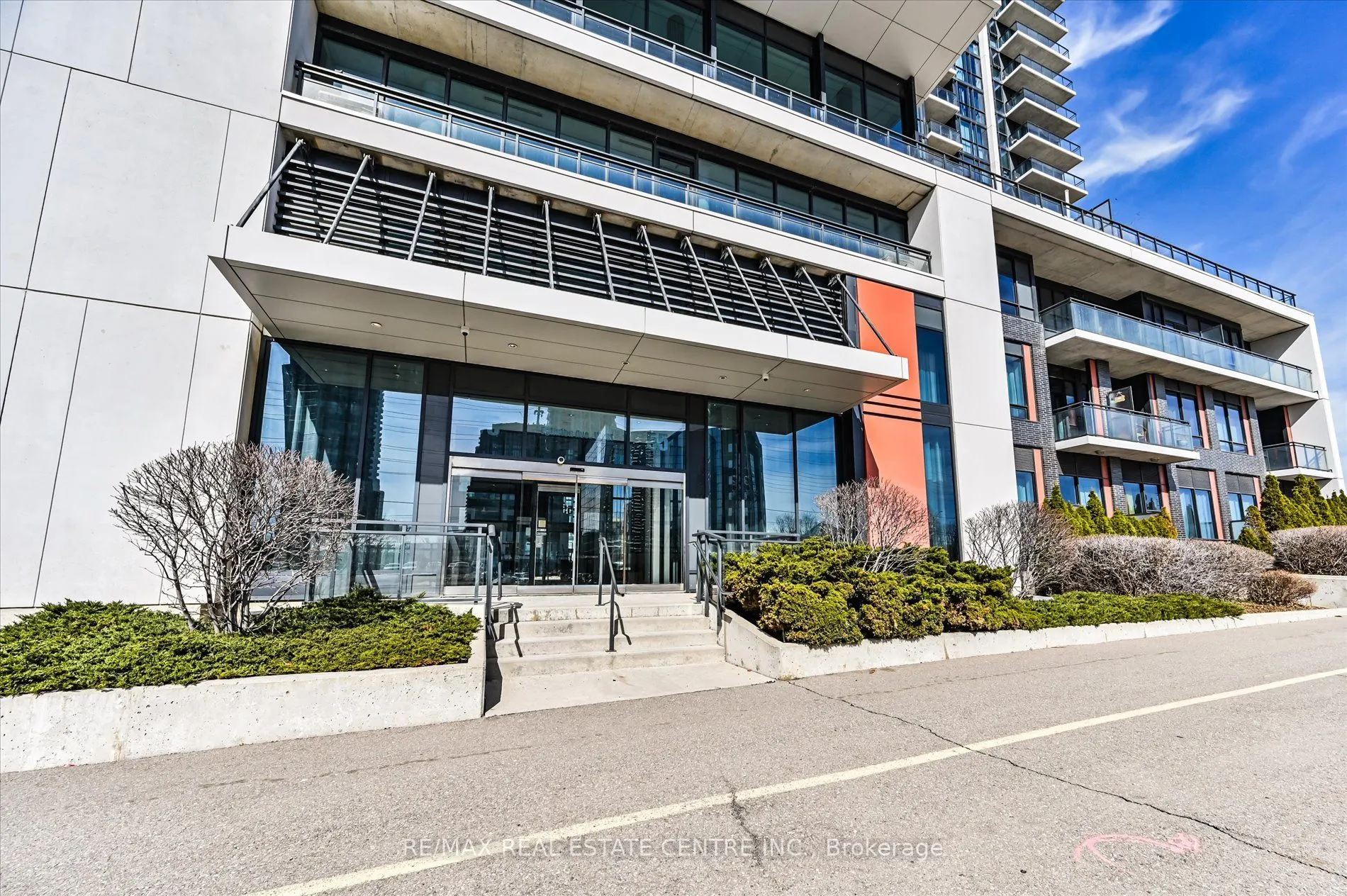 55 Eglinton Avenue W, #1402