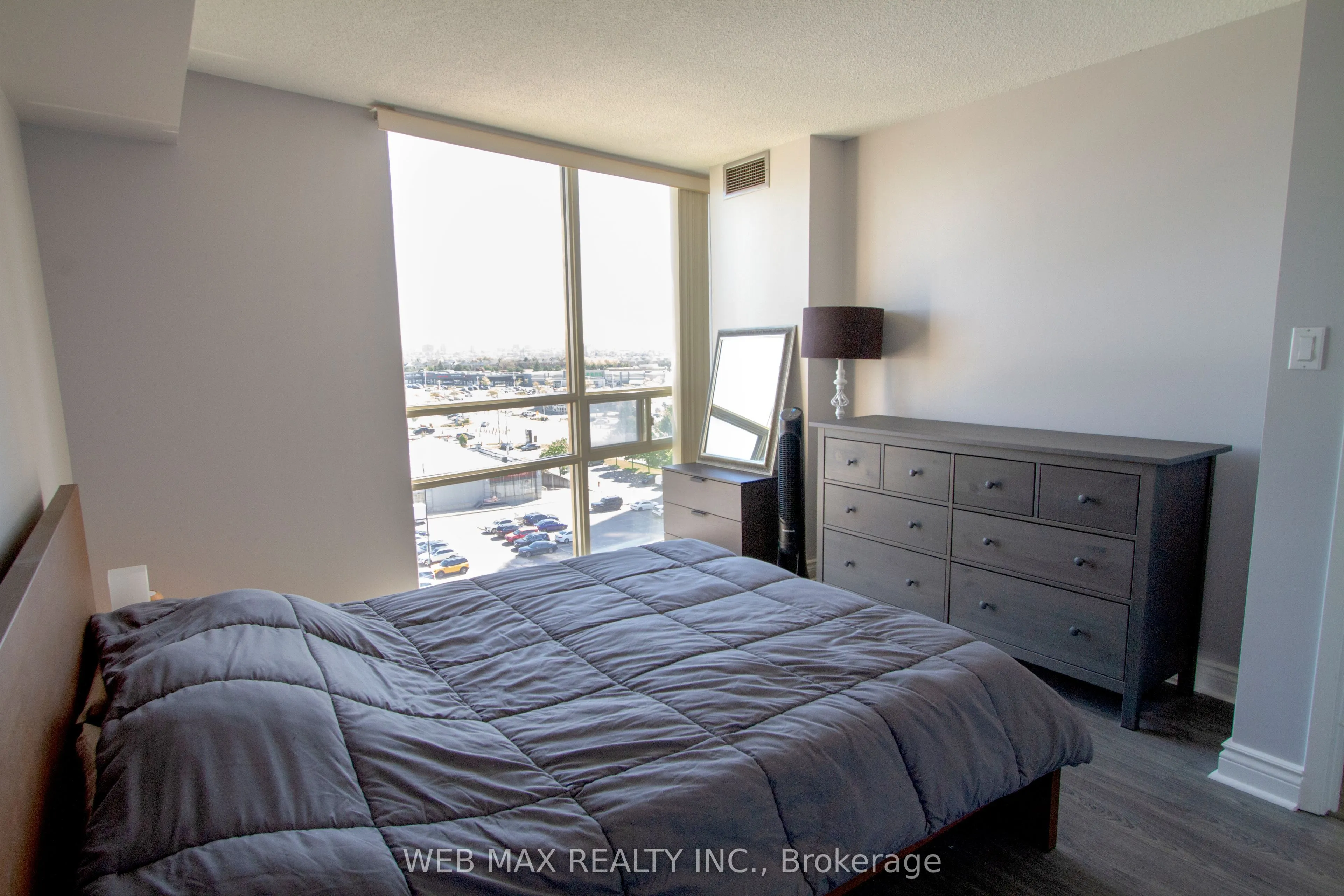 50 Eglinton Avenue W, #905