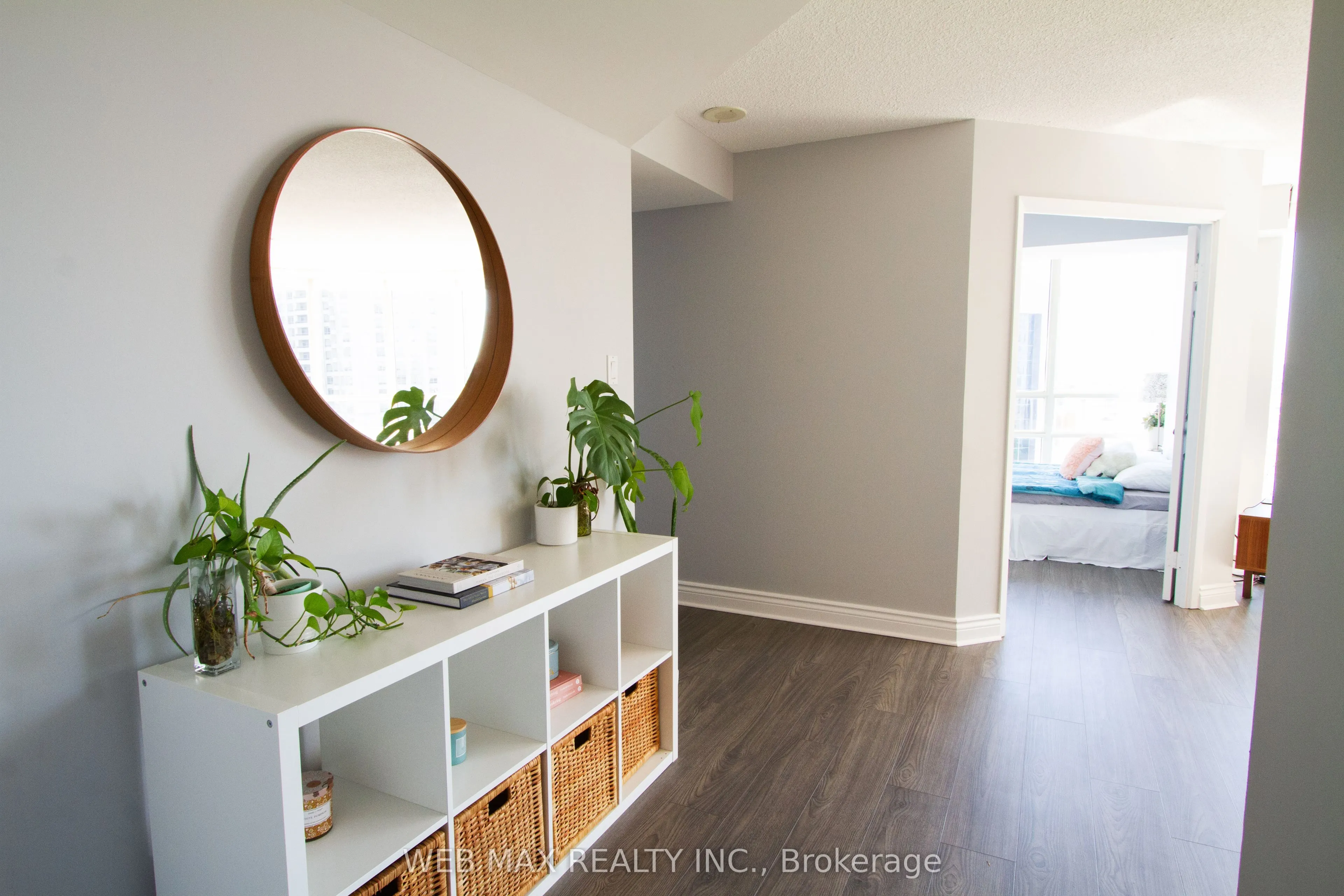 50 Eglinton Avenue W, #905