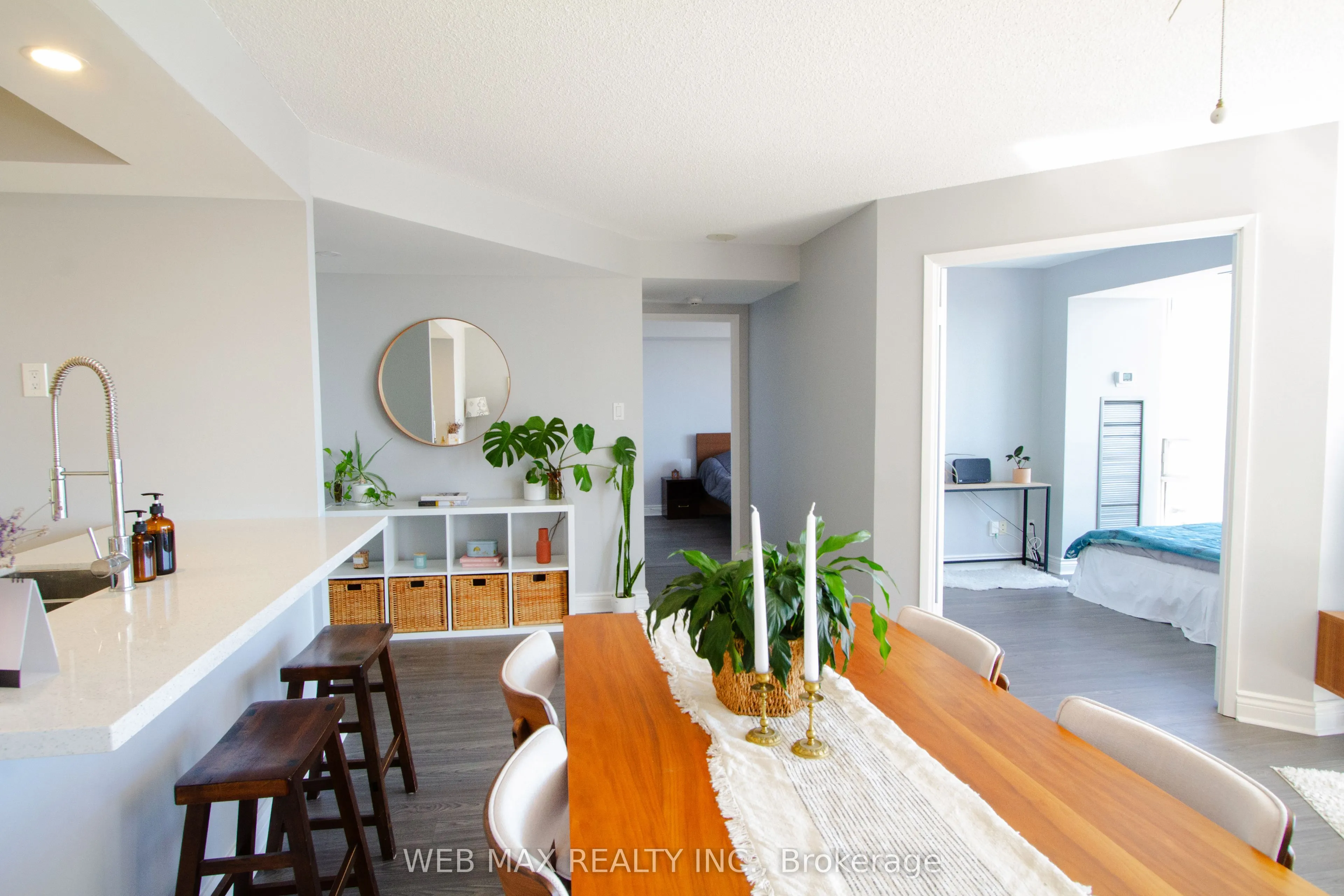 50 Eglinton Avenue W, #905