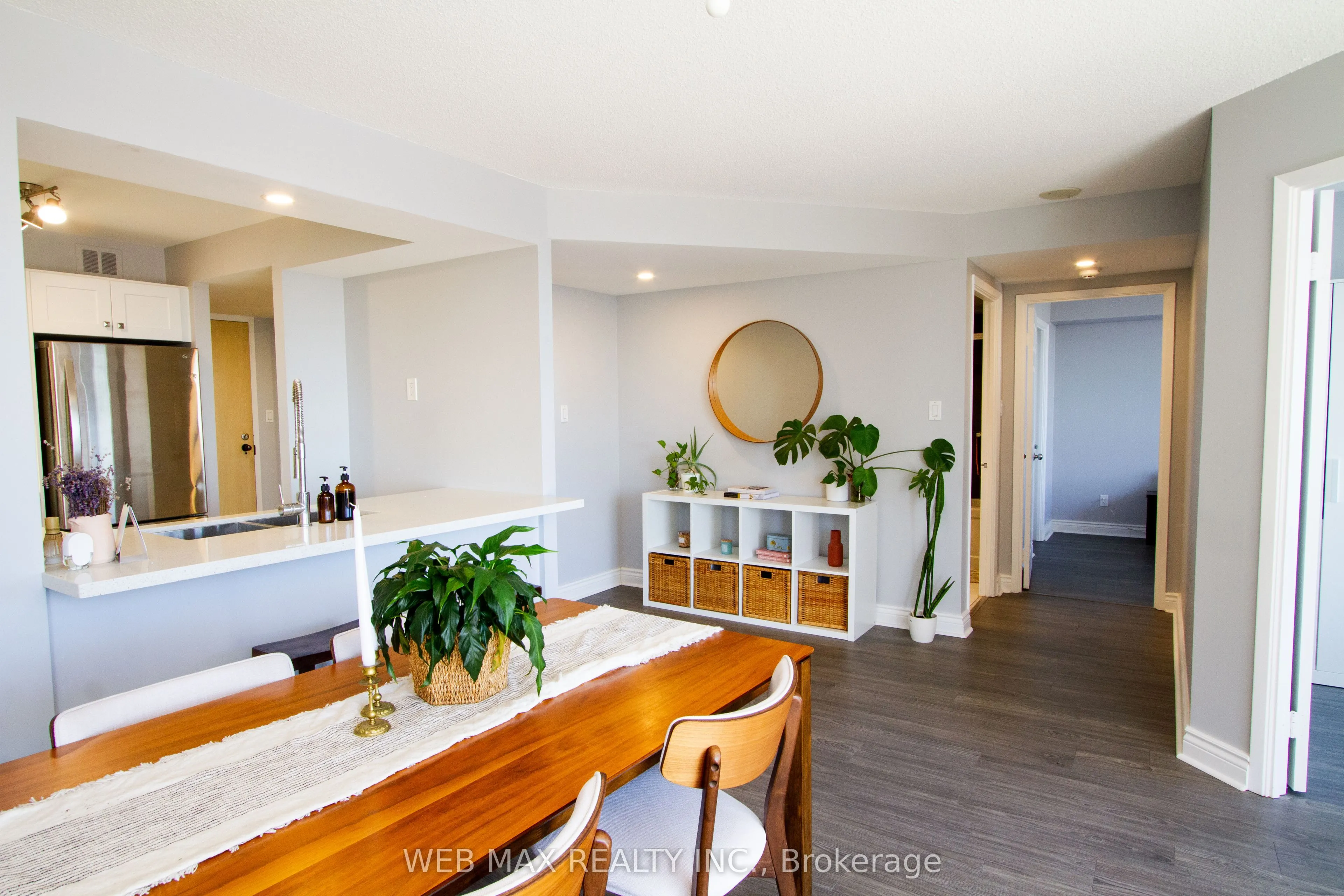 50 Eglinton Avenue W, #905