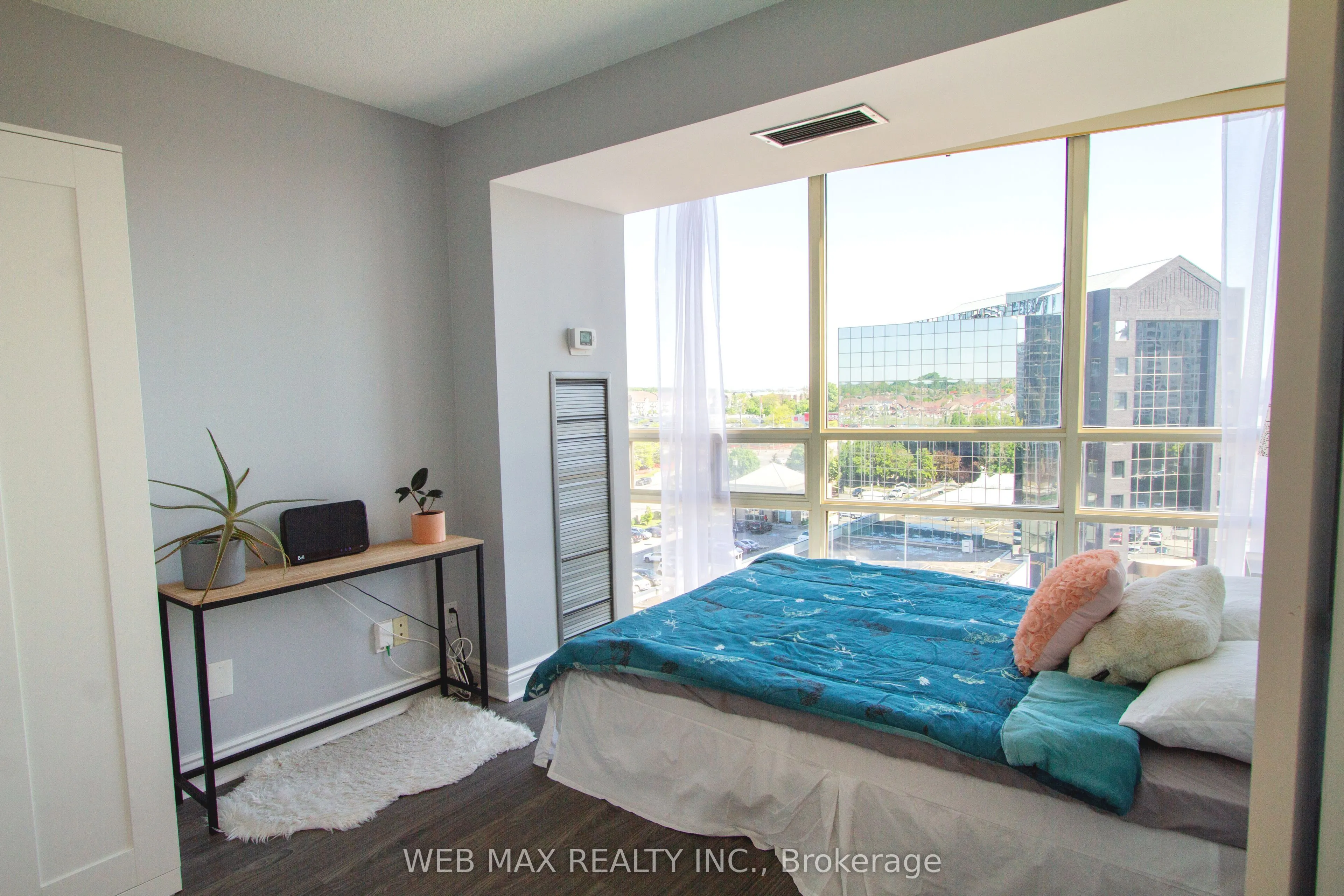 50 Eglinton Avenue W, #905