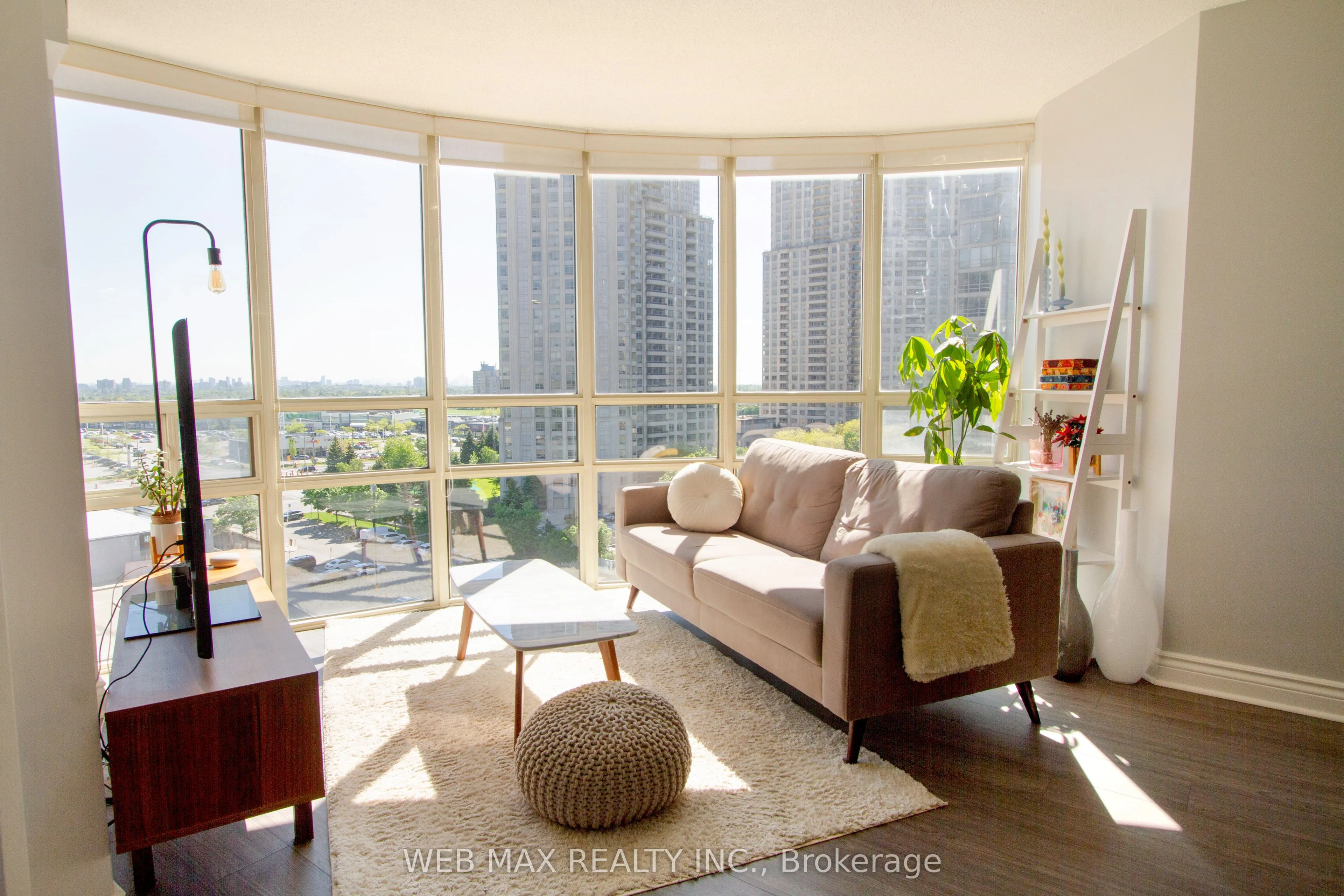 50 Eglinton Avenue W, #905