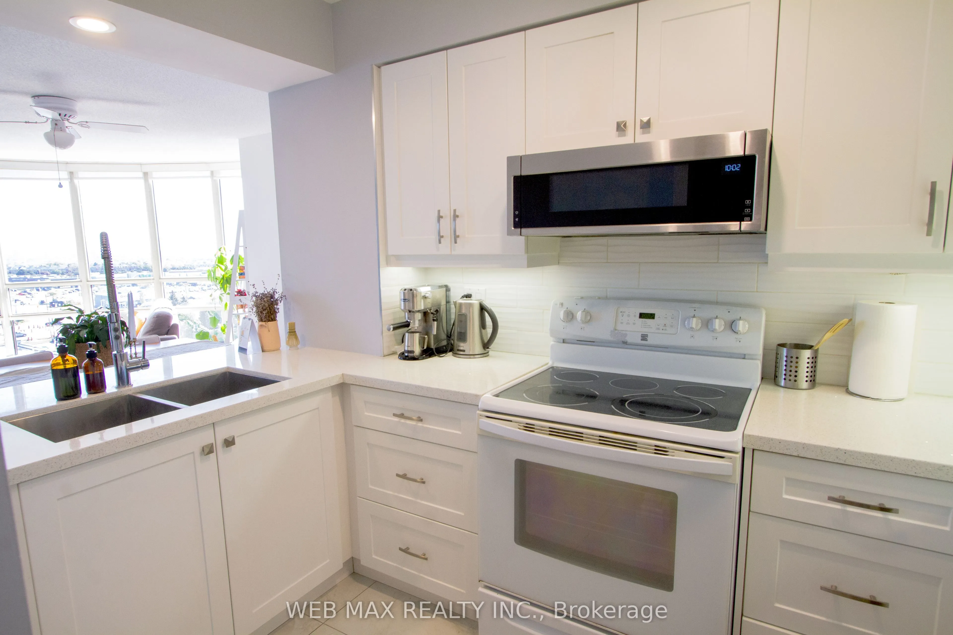 50 Eglinton Avenue W, #905