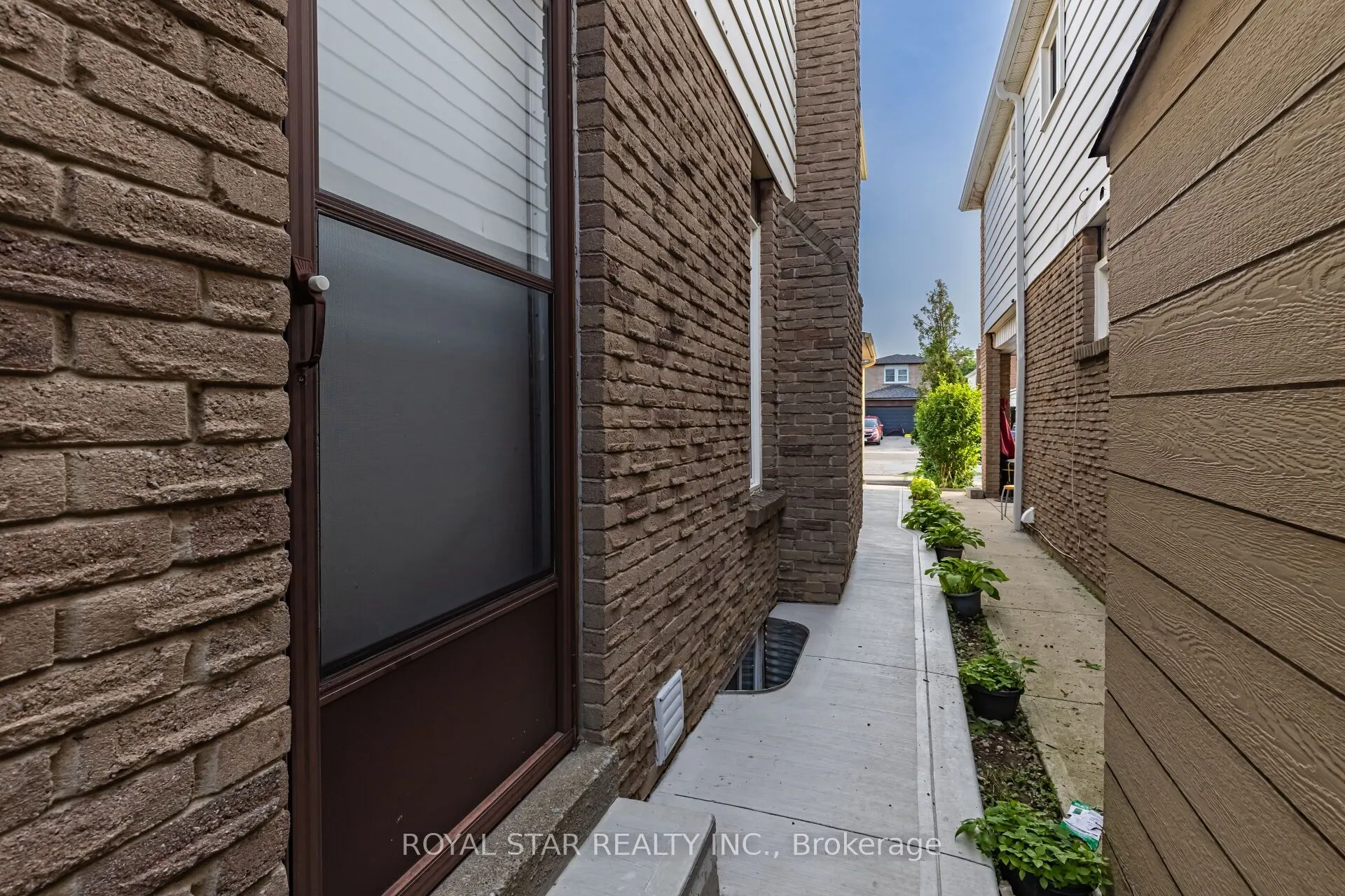 97 Banting Crescent