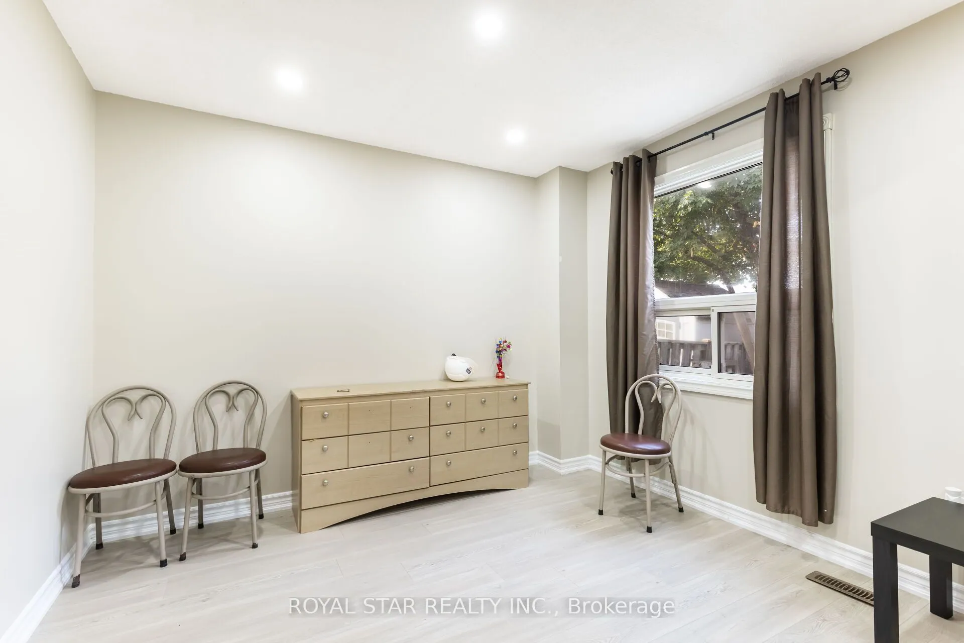 97 Banting Crescent