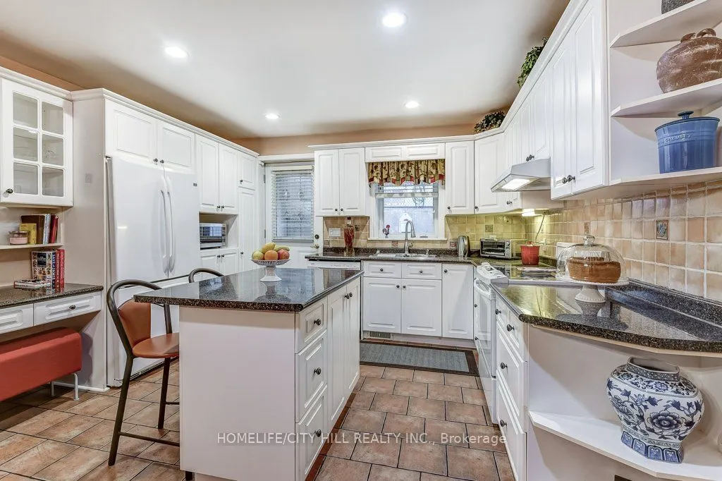 46 Kenora Crescent
