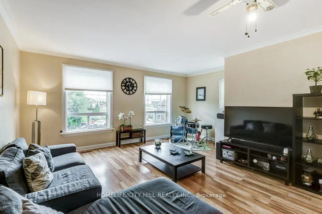 46 Kenora Crescent