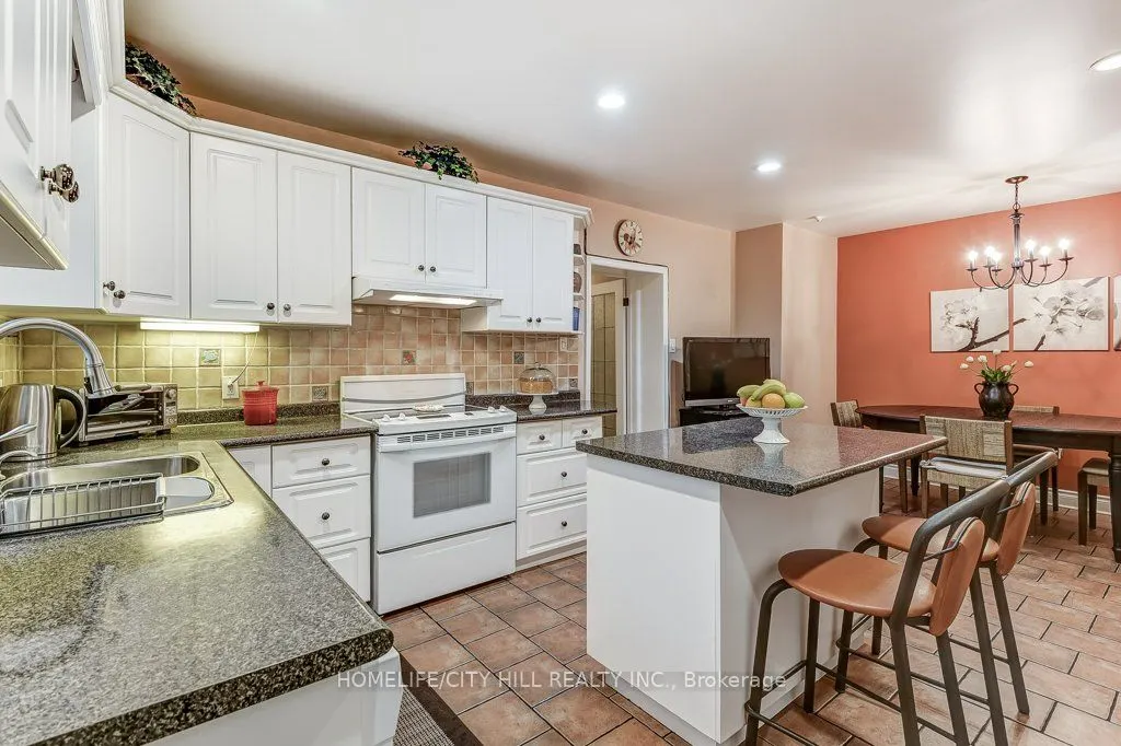 46 Kenora Crescent