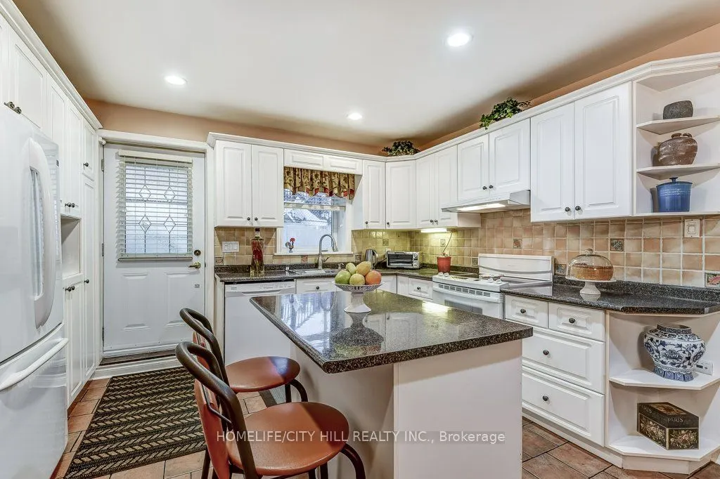 46 Kenora Crescent