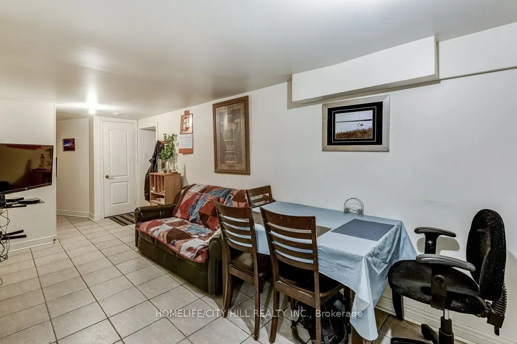46 Kenora Crescent