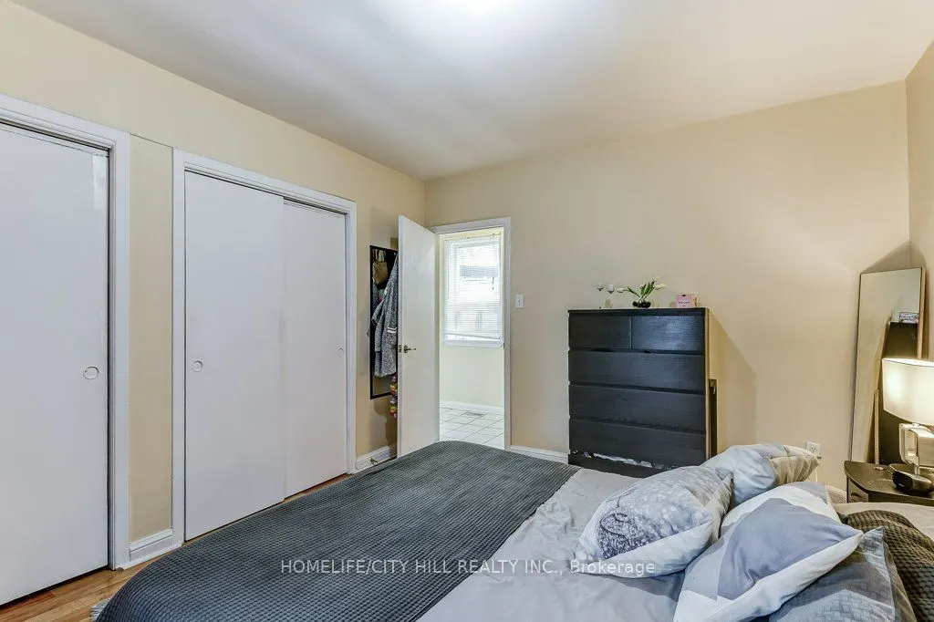 46 Kenora Crescent