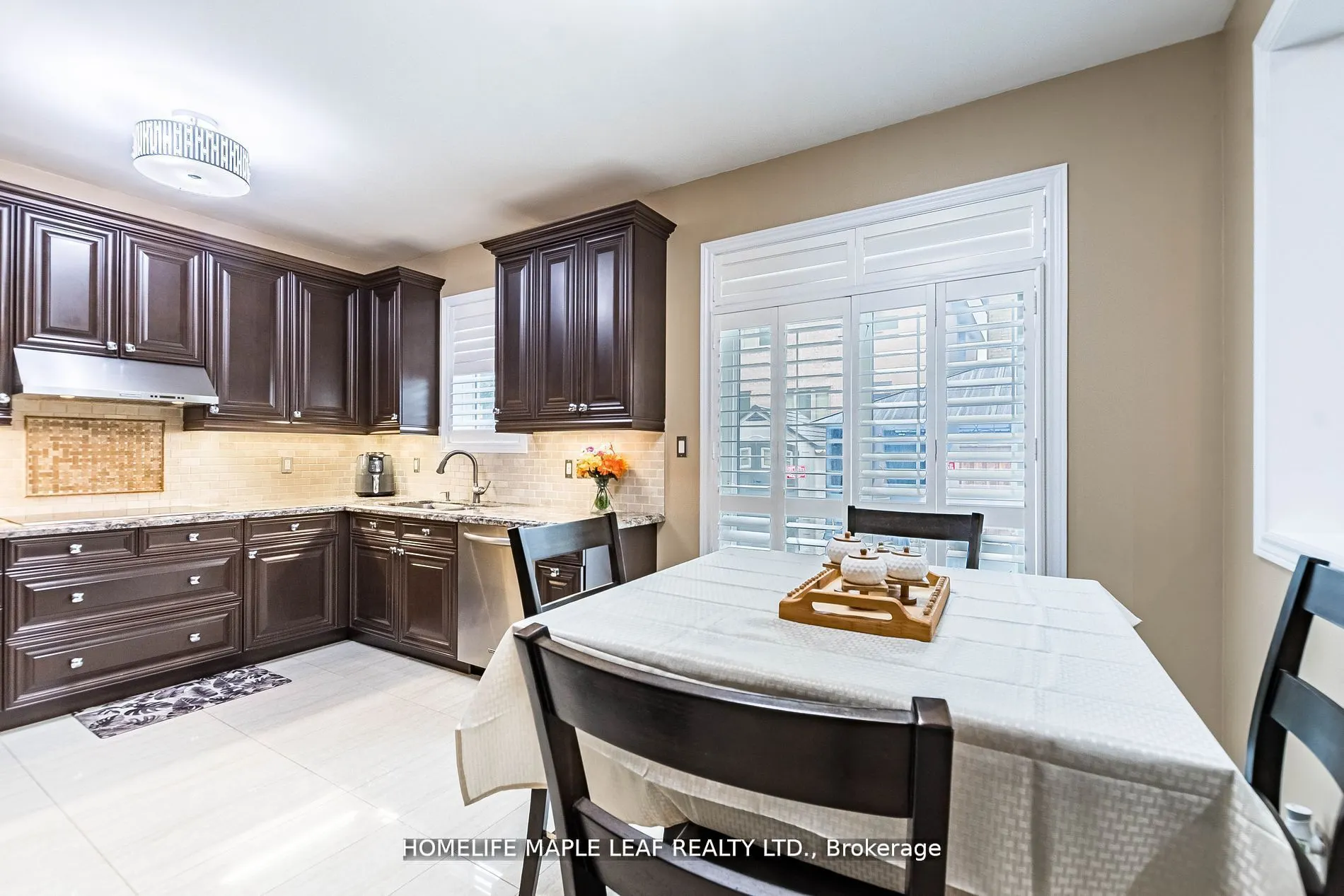 34 JOLANA Crescent