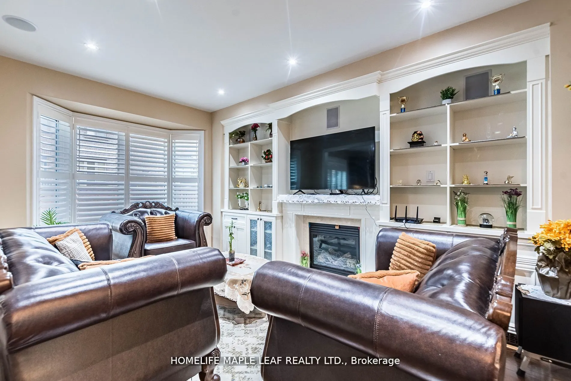 34 JOLANA Crescent