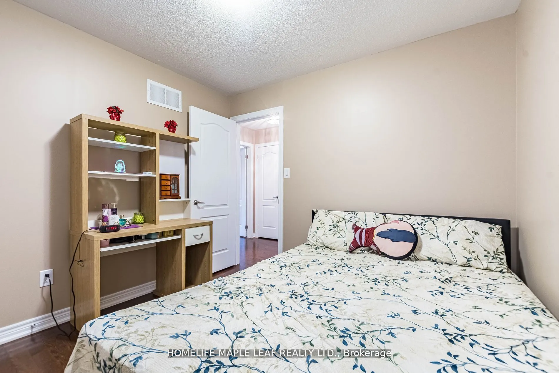 34 JOLANA Crescent