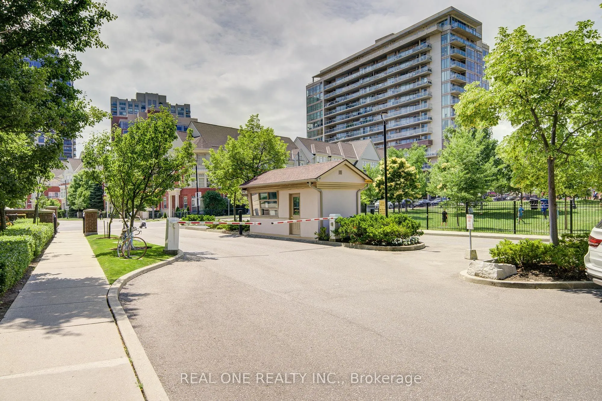 15 Michael Power Place, #1507