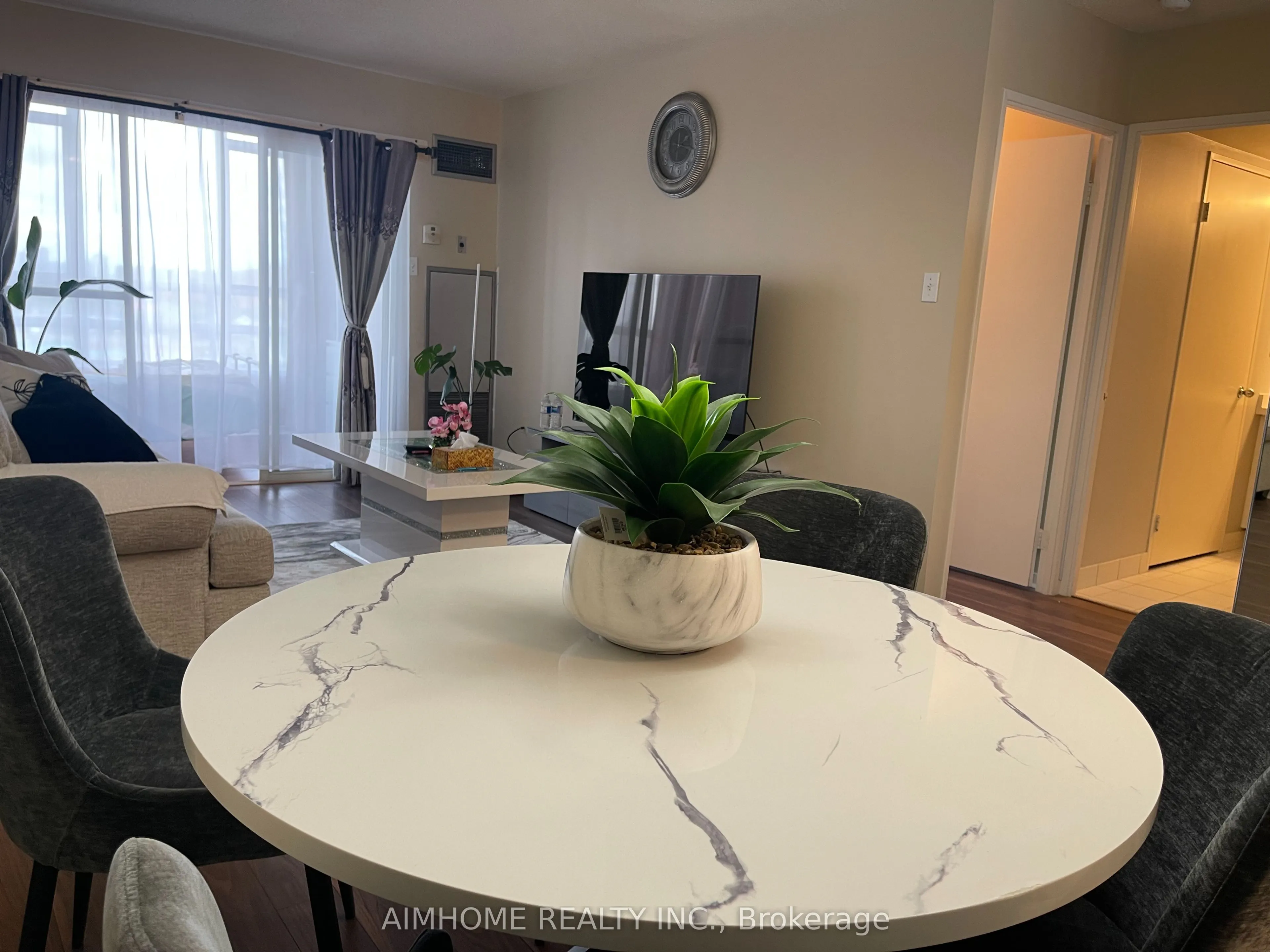 75 King Street E, #1104