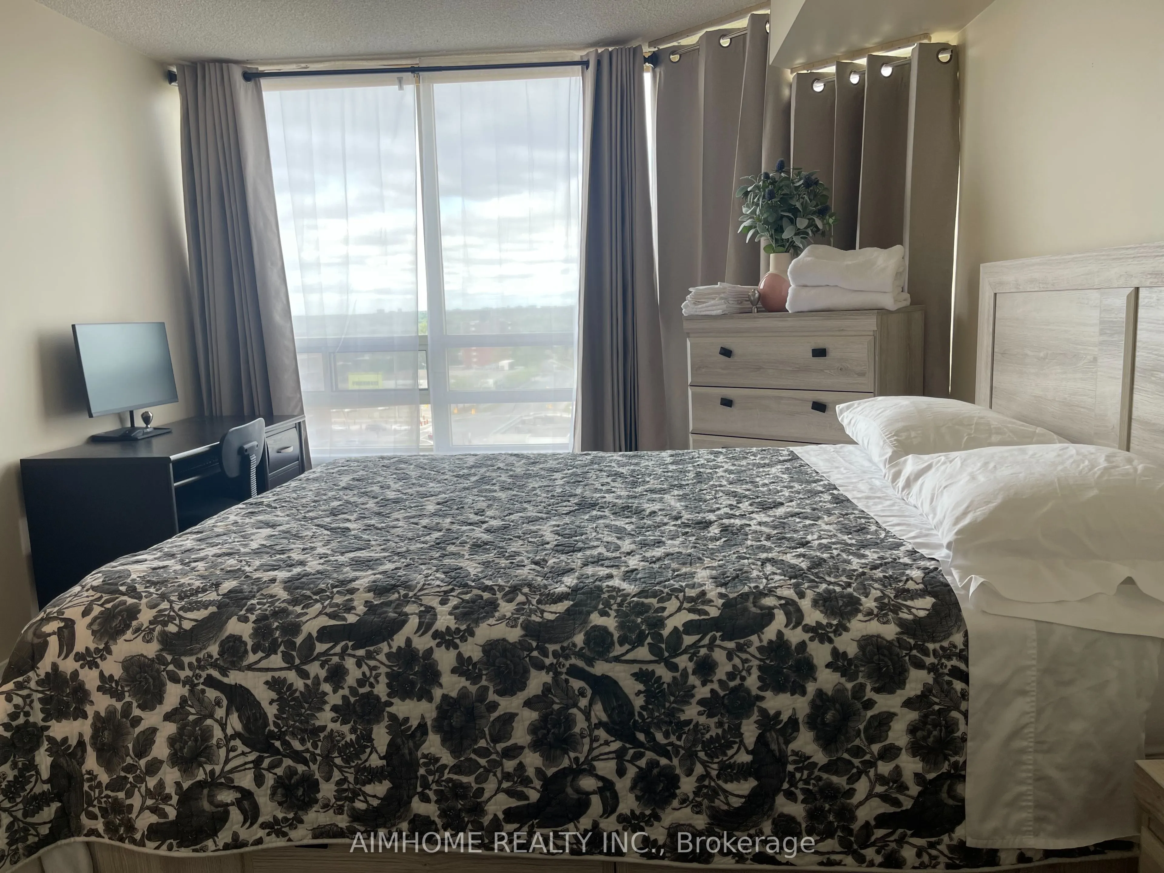 75 King Street E, #1104