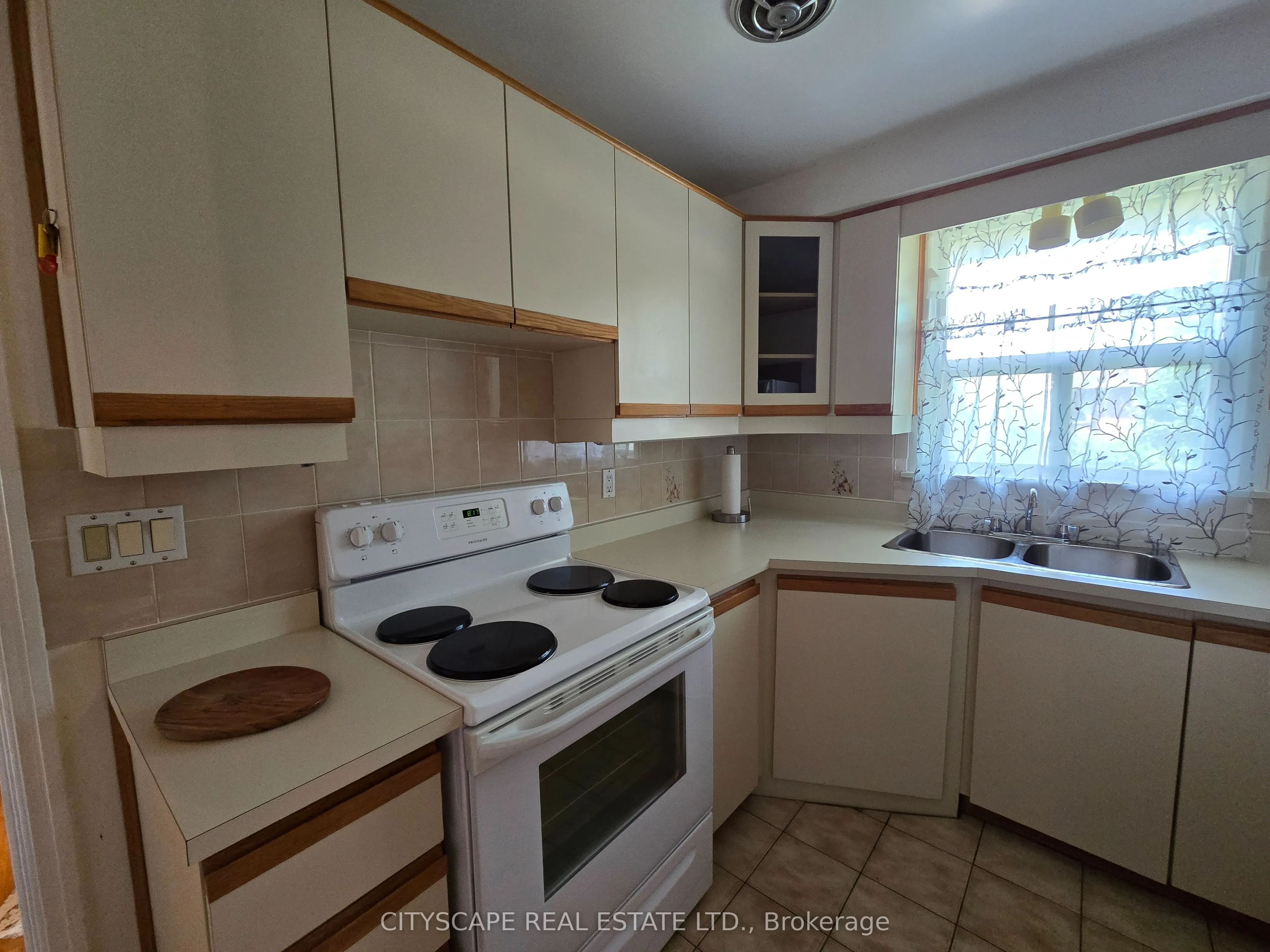 1 Letchworth Crescent