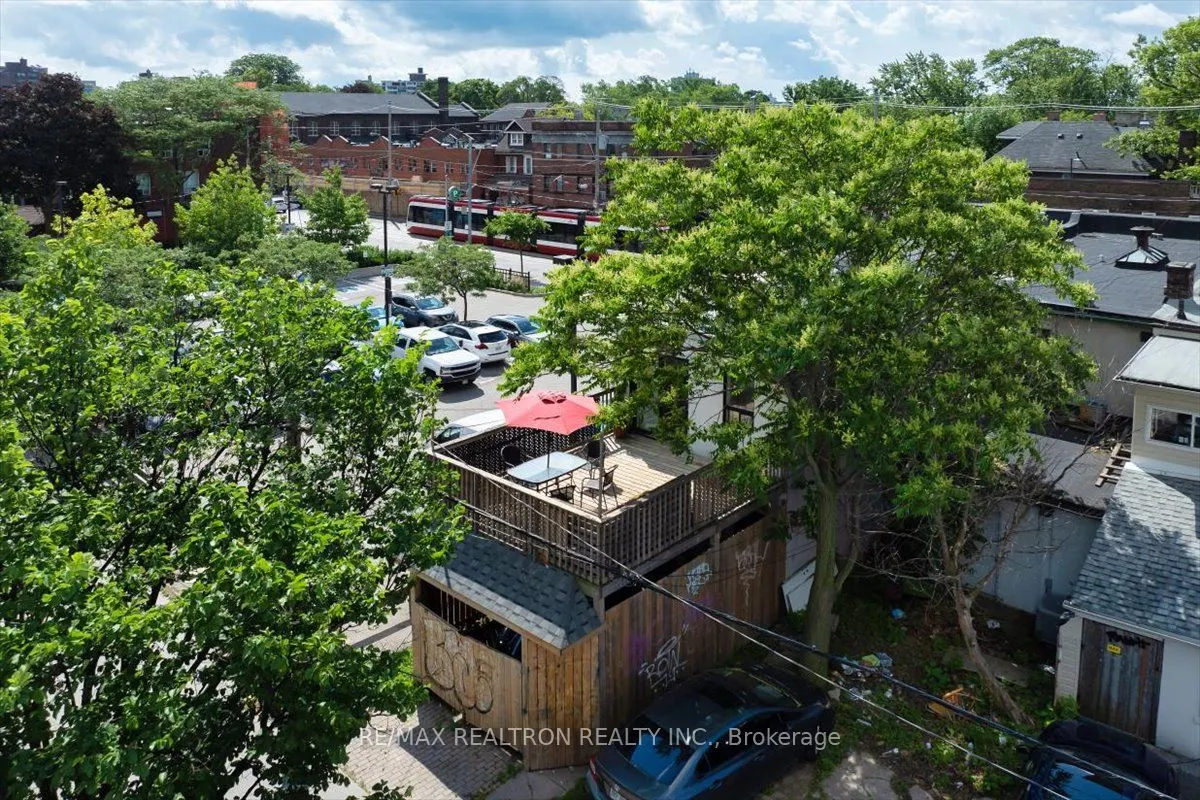 1640 Queen Street W