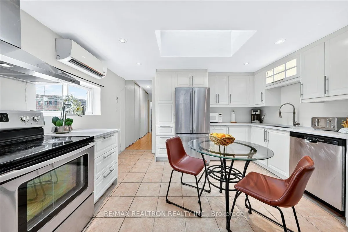 1640 Queen Street W