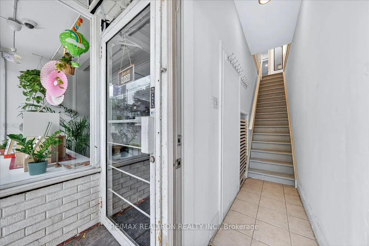 1640 Queen Street W