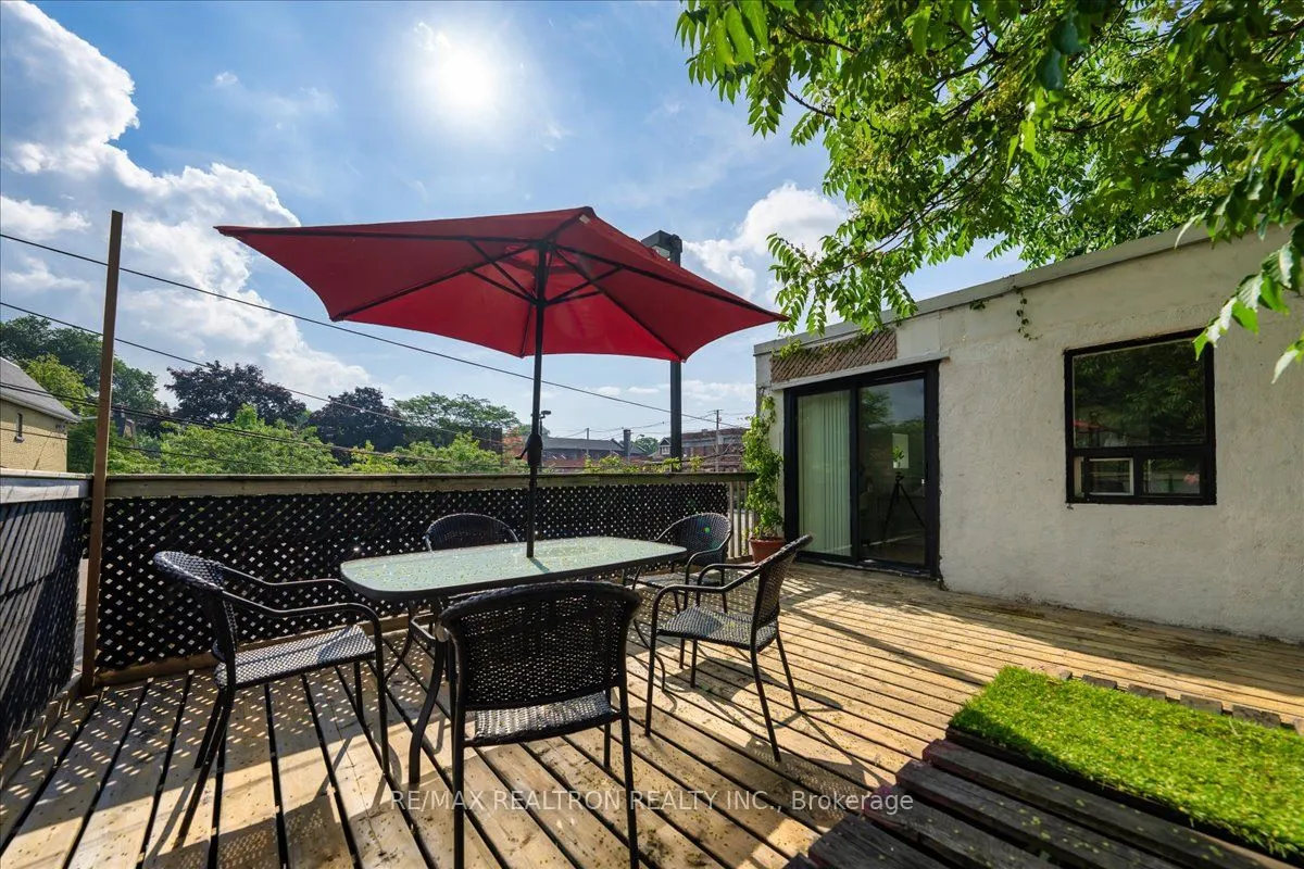 1640 Queen Street W