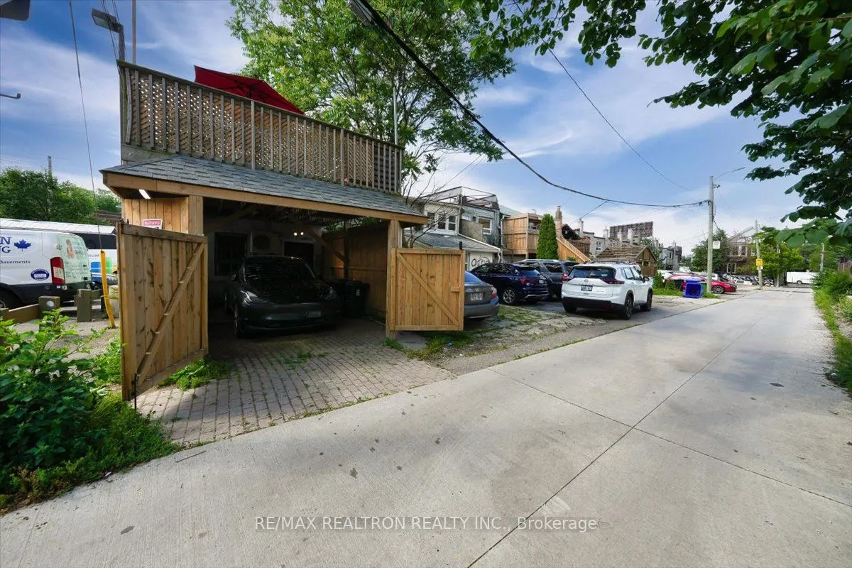 1640 Queen Street W