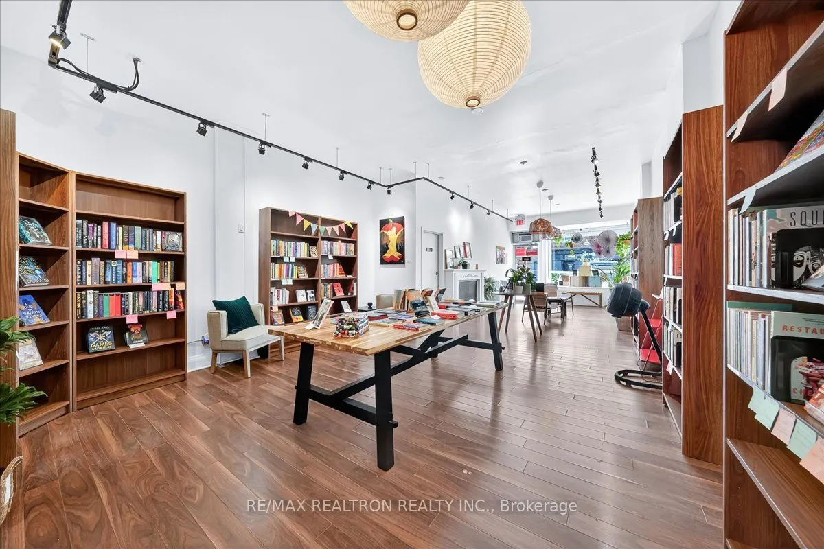 1640 Queen Street W