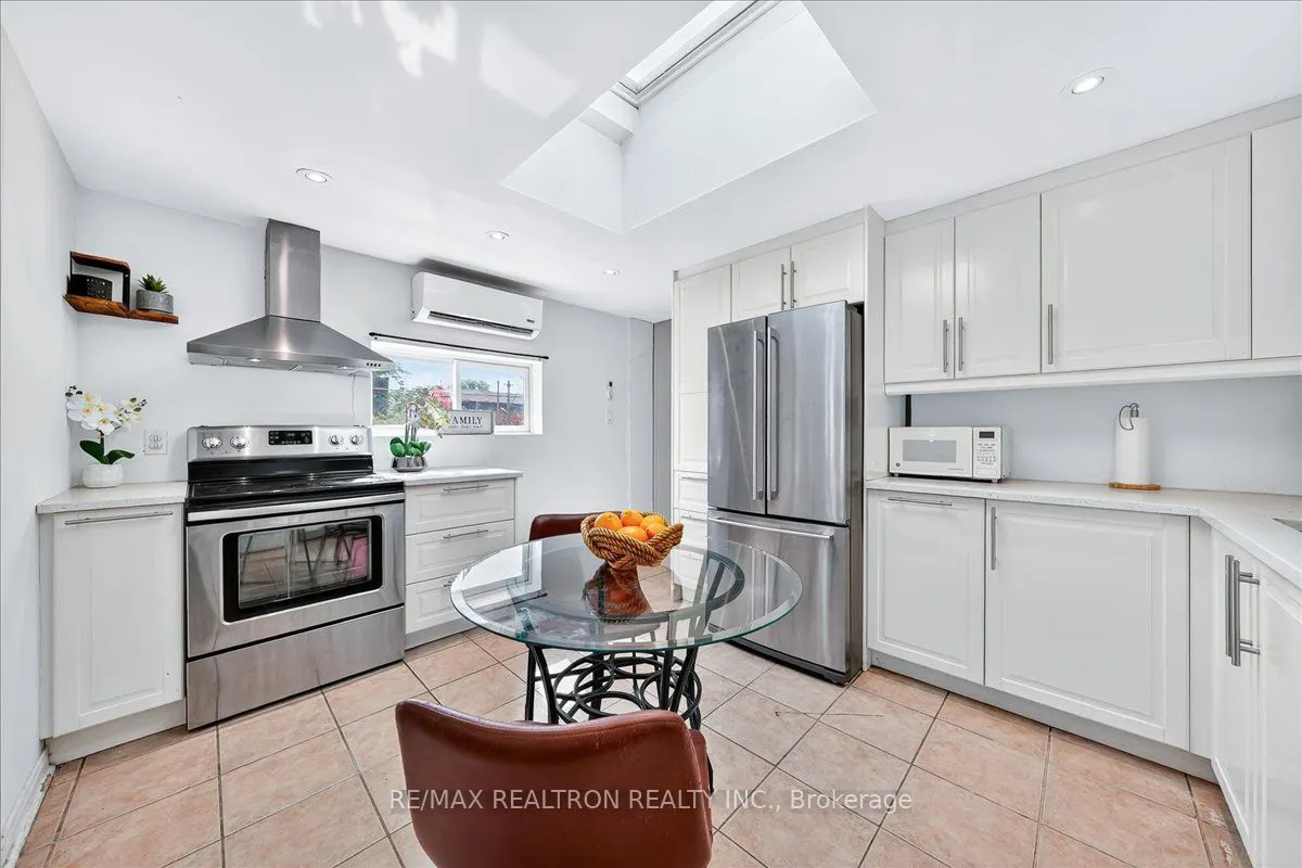 1640 Queen Street W