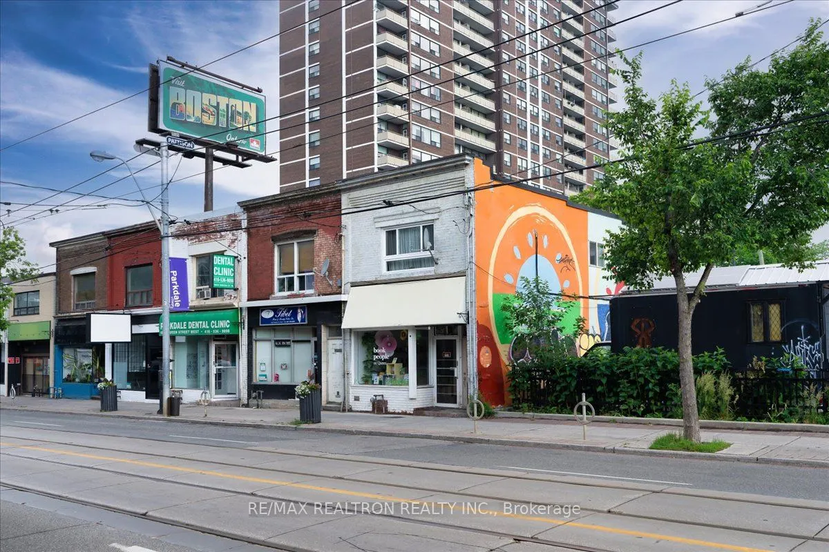 1640 Queen Street W