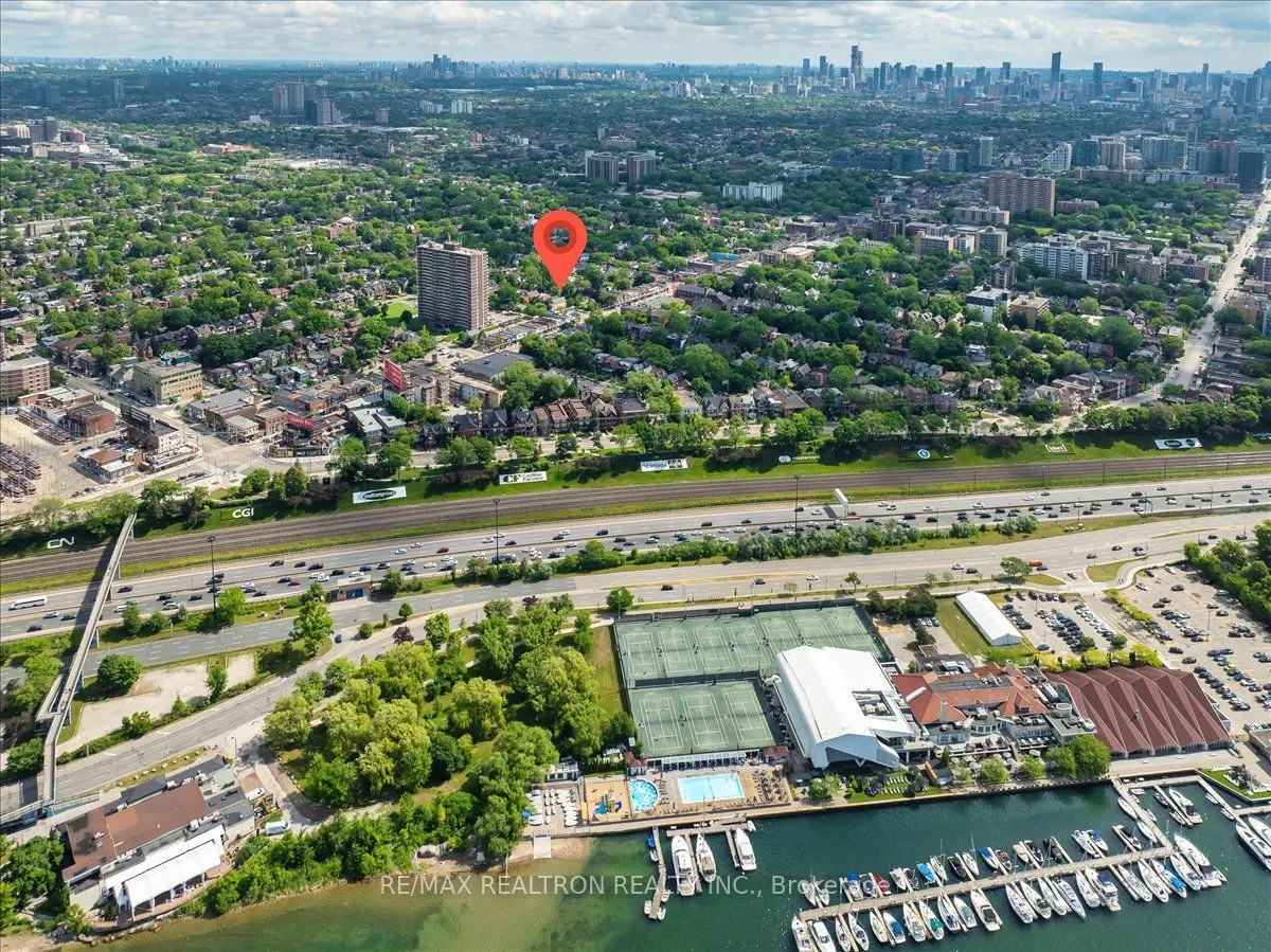 1640 Queen Street W