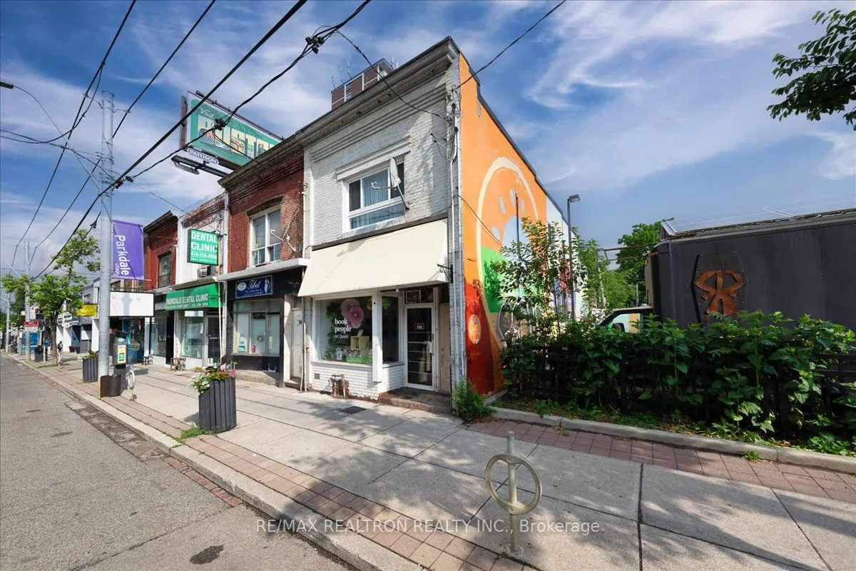 1640 Queen Street W