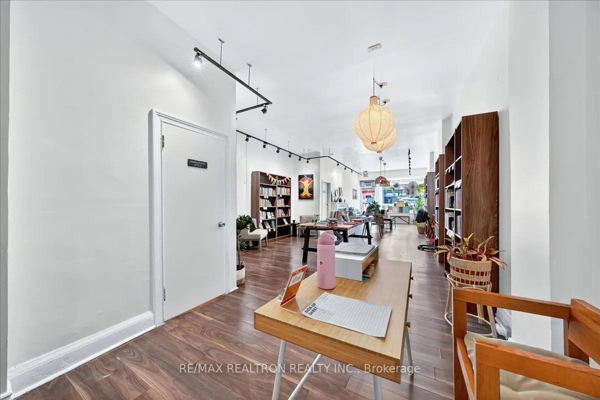 1640 Queen Street W