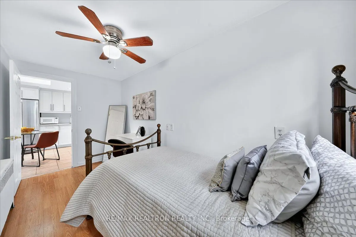 1640 Queen Street W