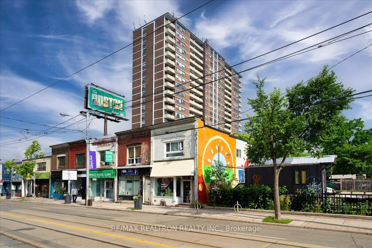 1640 Queen Street W