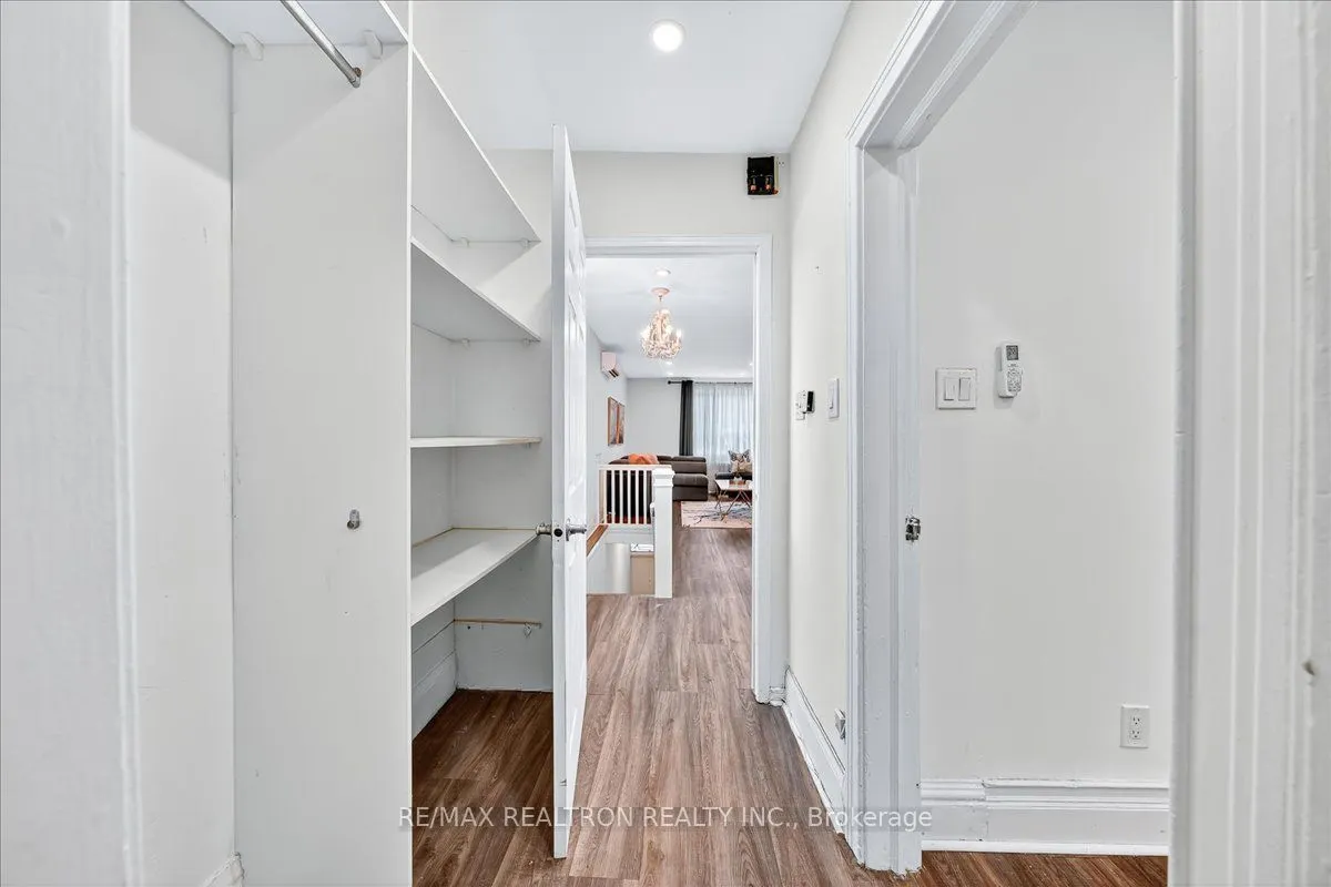 1640 Queen Street W