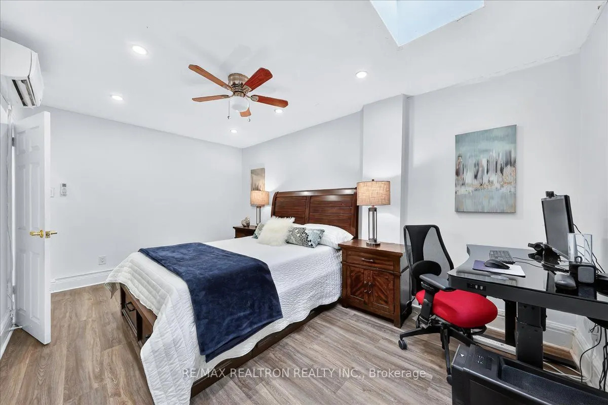 1640 Queen Street W