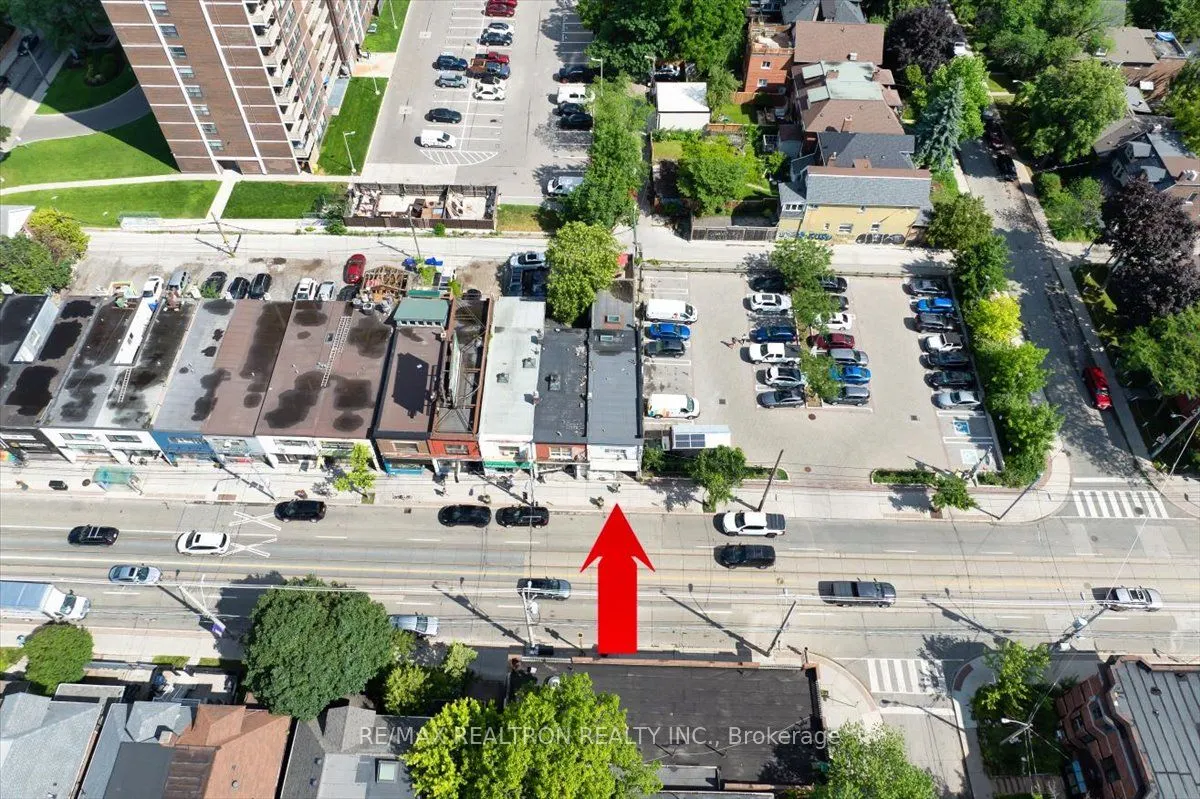 1640 Queen Street W