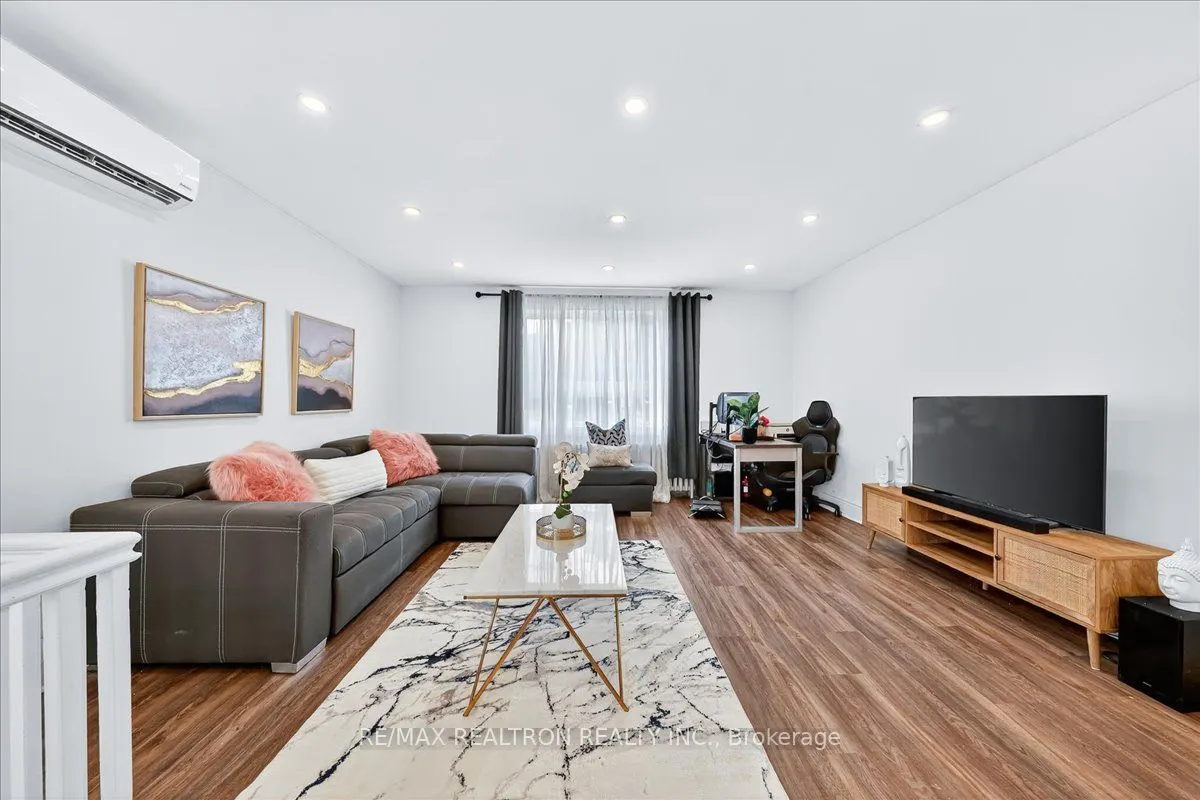 1640 Queen Street W
