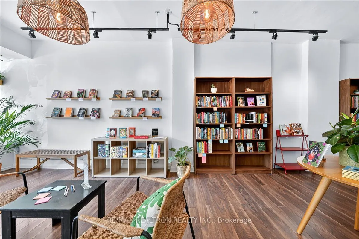 1640 Queen Street W