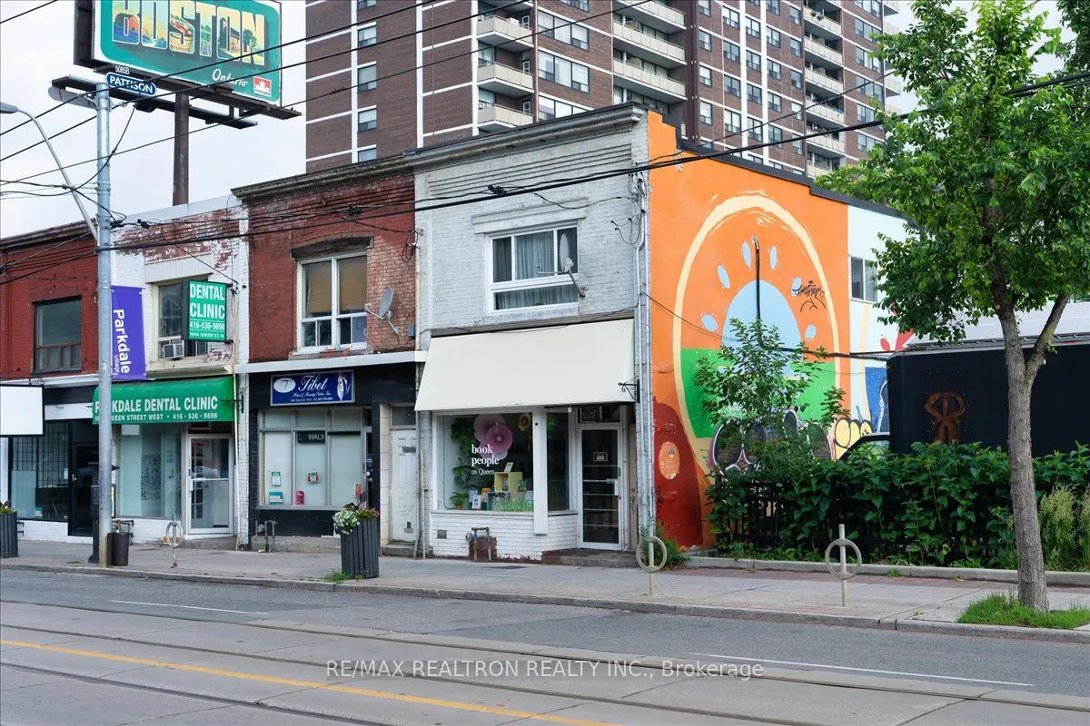 1640 Queen Street W