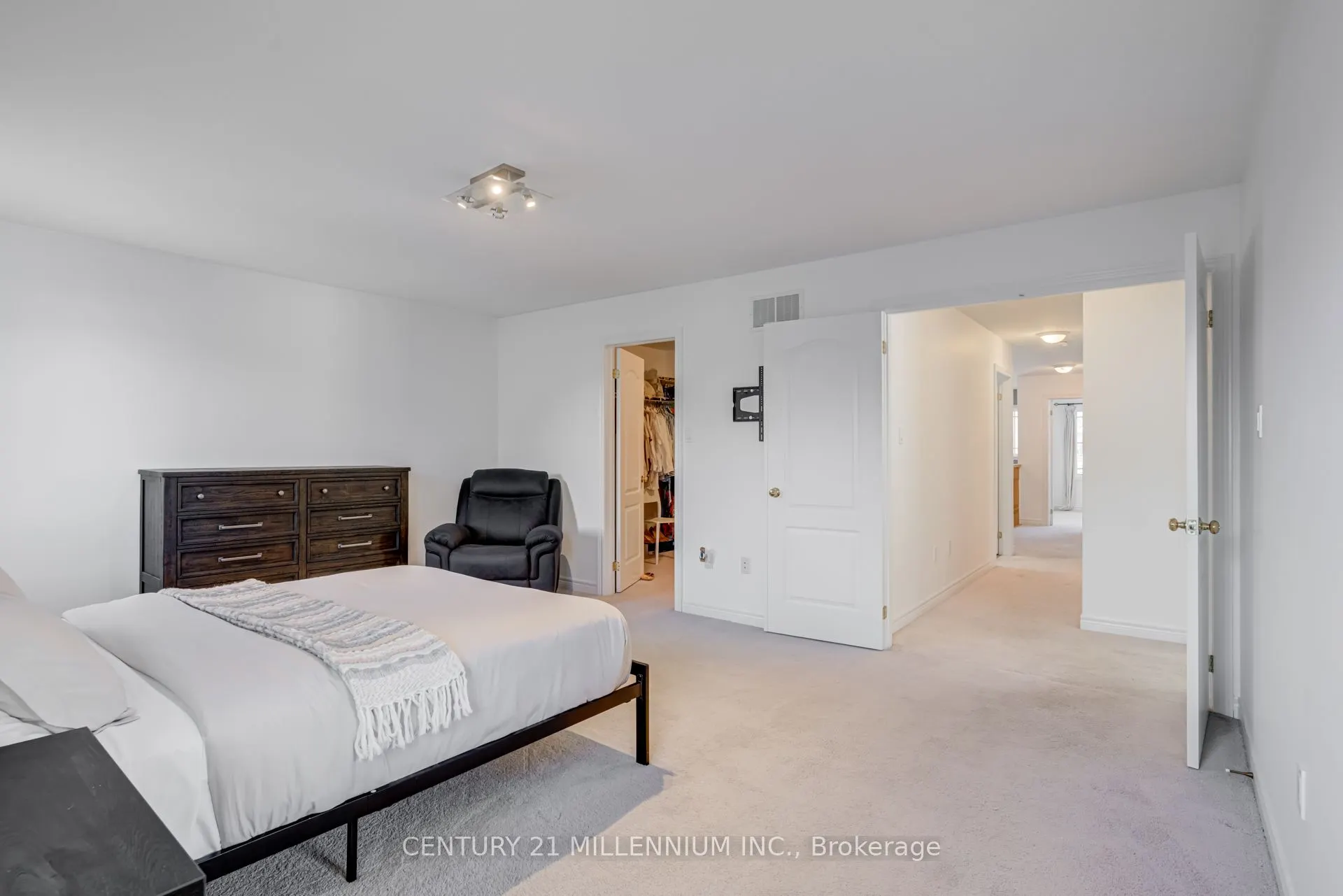 82 Wardlaw Avenue