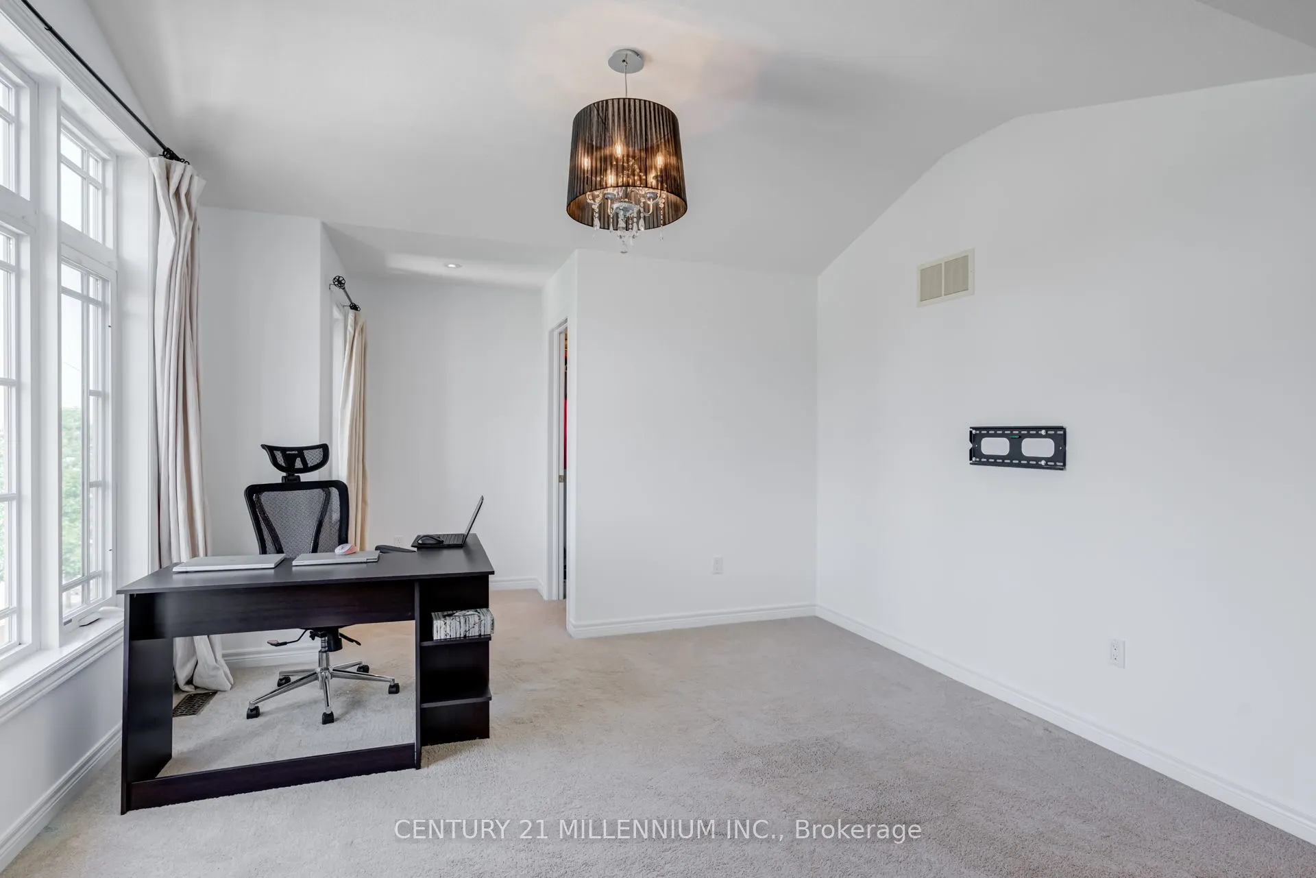 82 Wardlaw Avenue