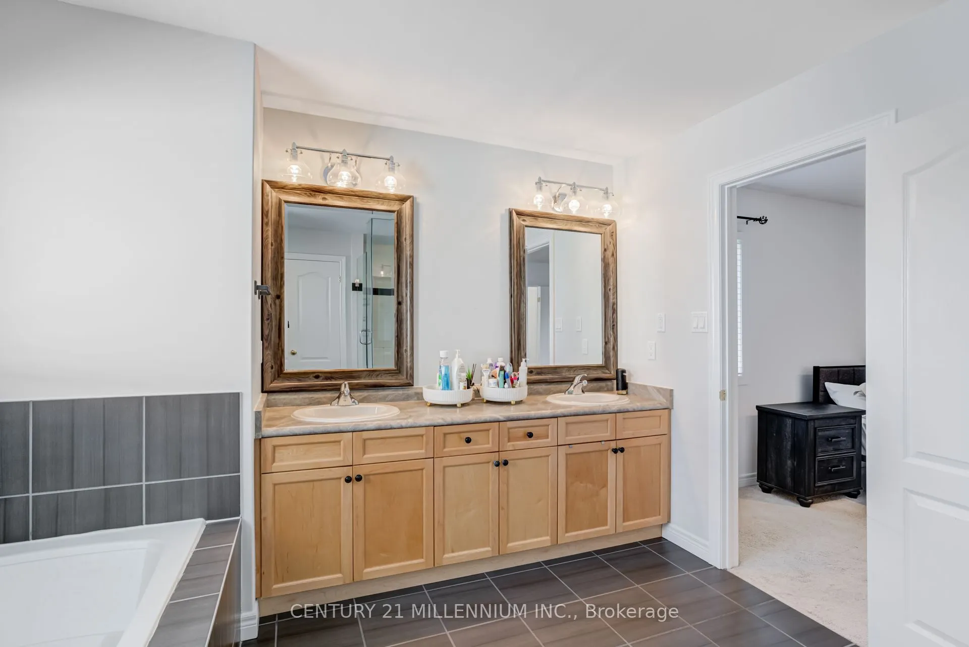 82 Wardlaw Avenue