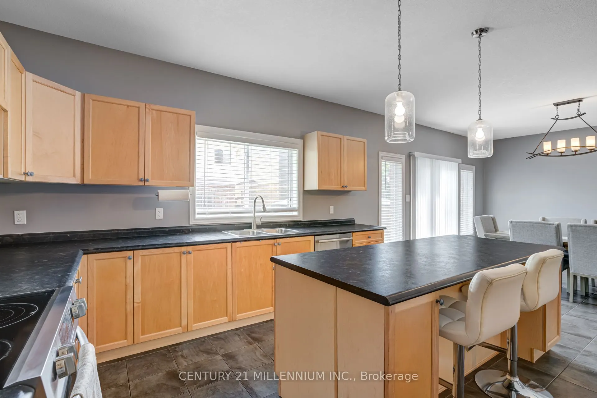 82 Wardlaw Avenue