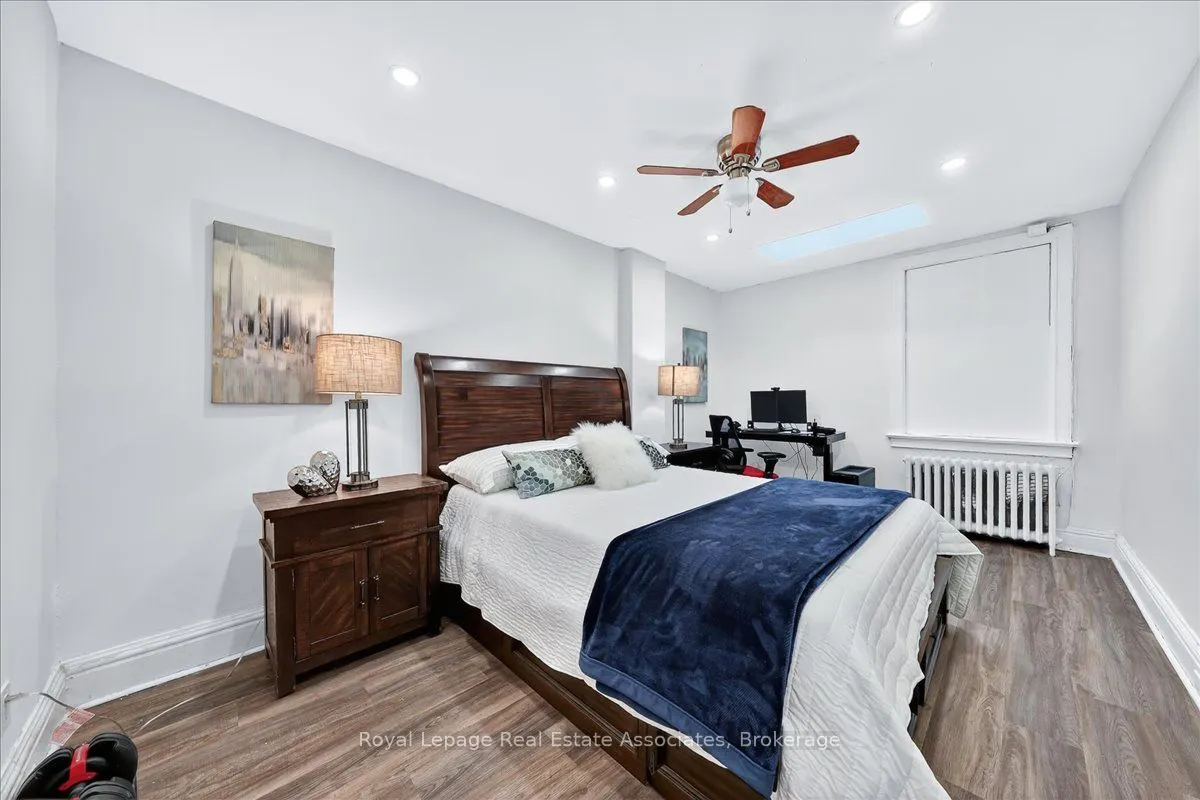 1640 Queen Street W