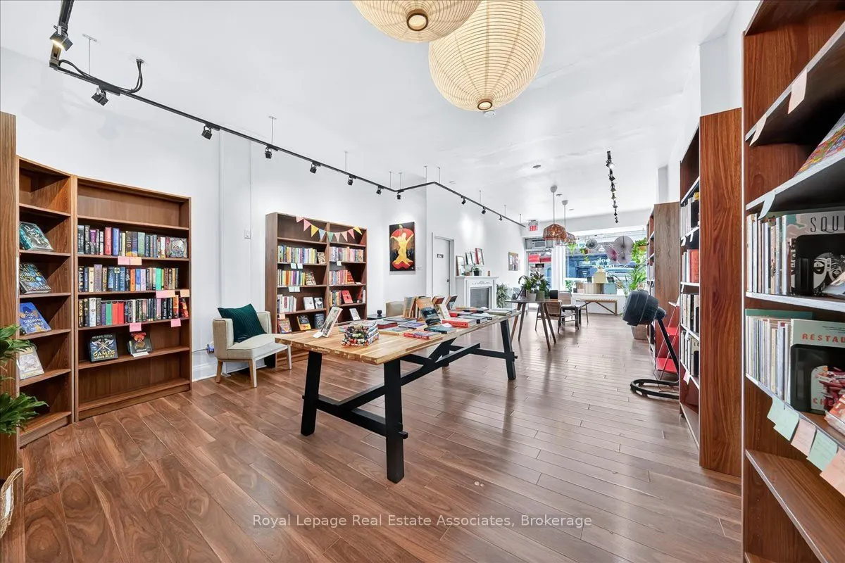 1640 Queen Street W