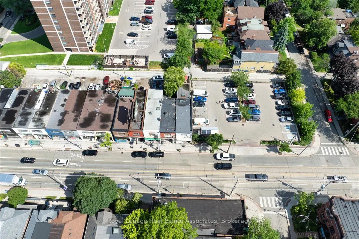 1640 Queen Street W
