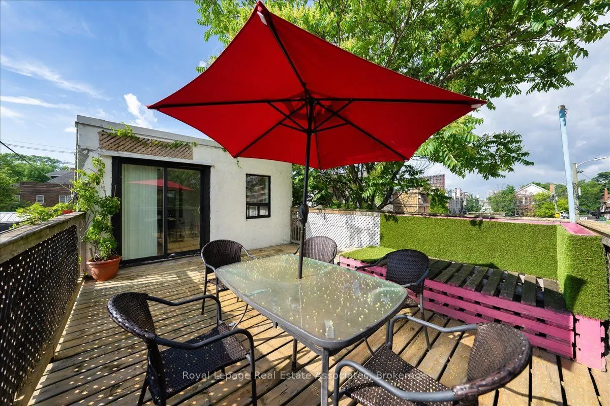 1640 Queen Street W